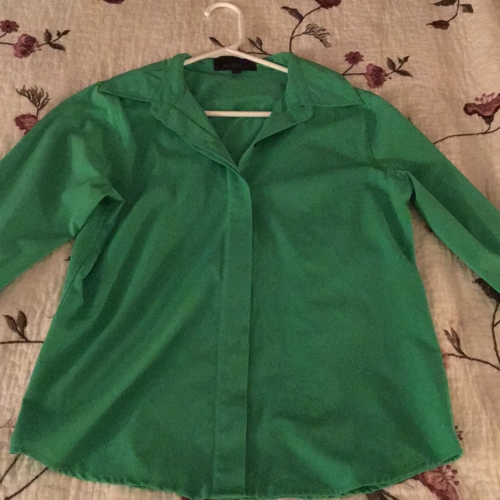Averly XS green button up top